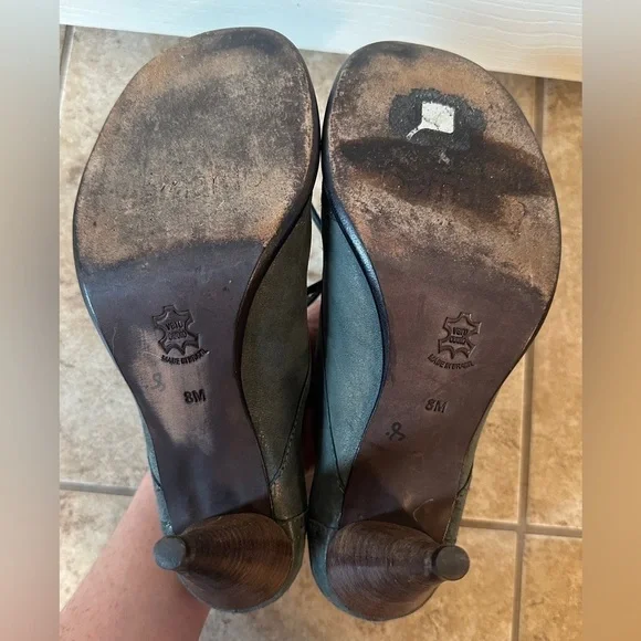 Bernardo suede lace up suede shoes - Picture 9 of 10